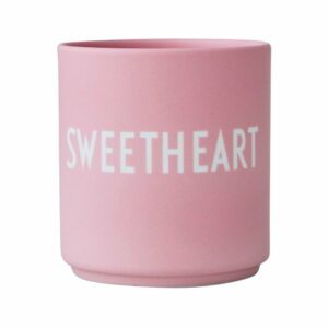 Ružový porcelánový hrnček Design Letters Sweetheart
