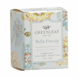 Sviečka s vôňou frézie Greenleaf Bella Freesia