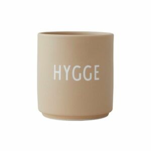 Béžový porcelánový hrnček Design Letters Favourite Hygge